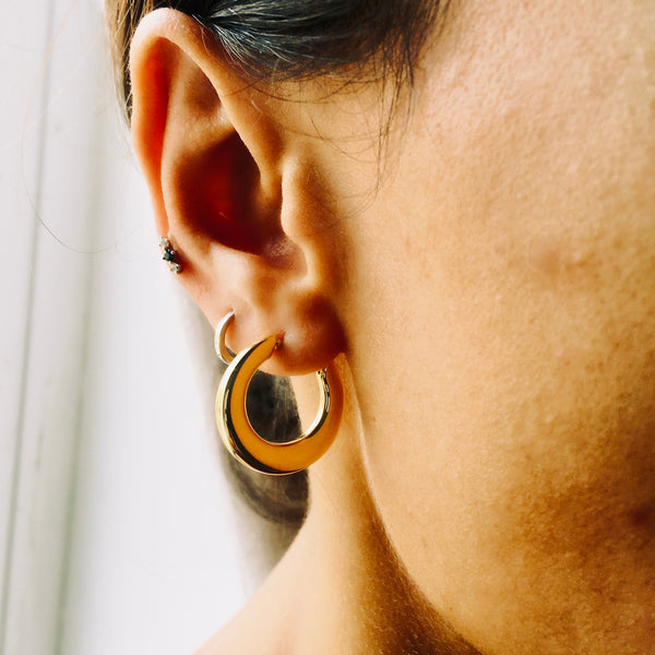 gold hoop earring 